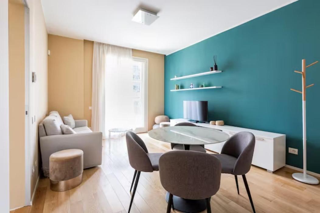Luxury Apartment *
