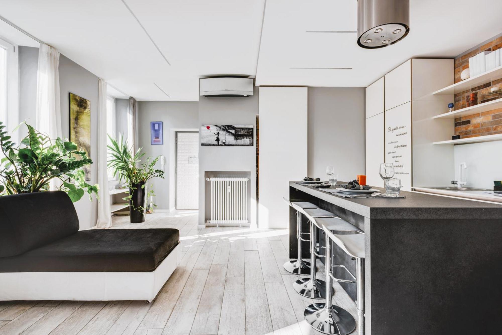 Elegant In Center Apartment Milan