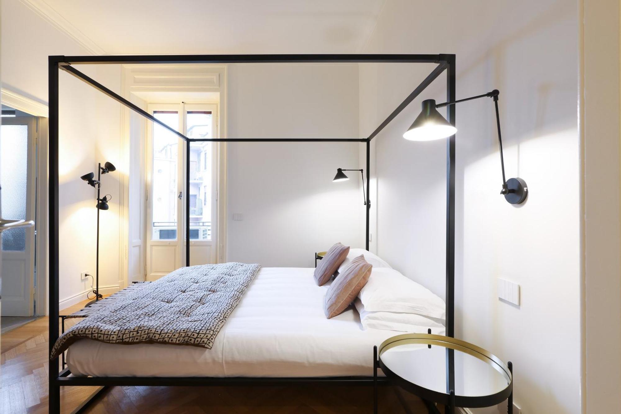 Adelaide Elegant Milan
