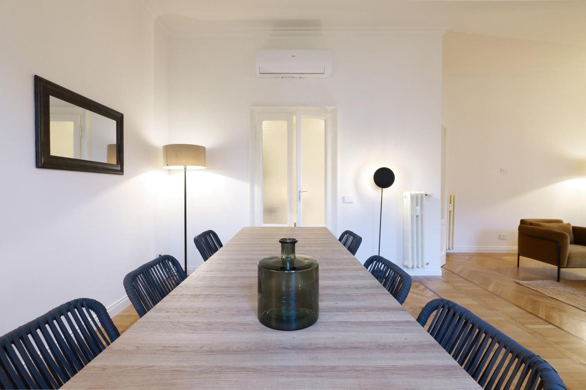 Adelaide Elegant Mailand