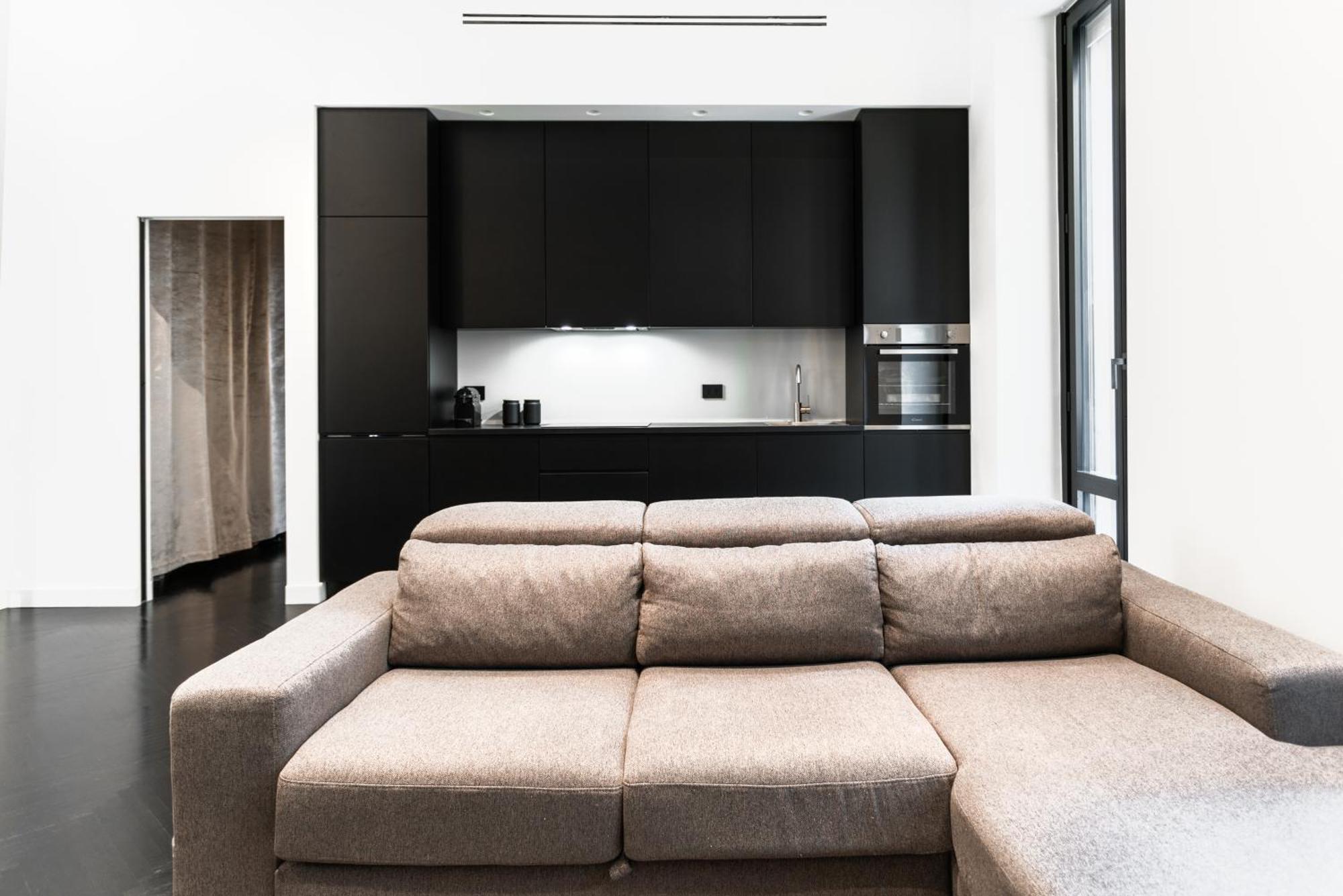 Minimal Pv Apartment Mailand