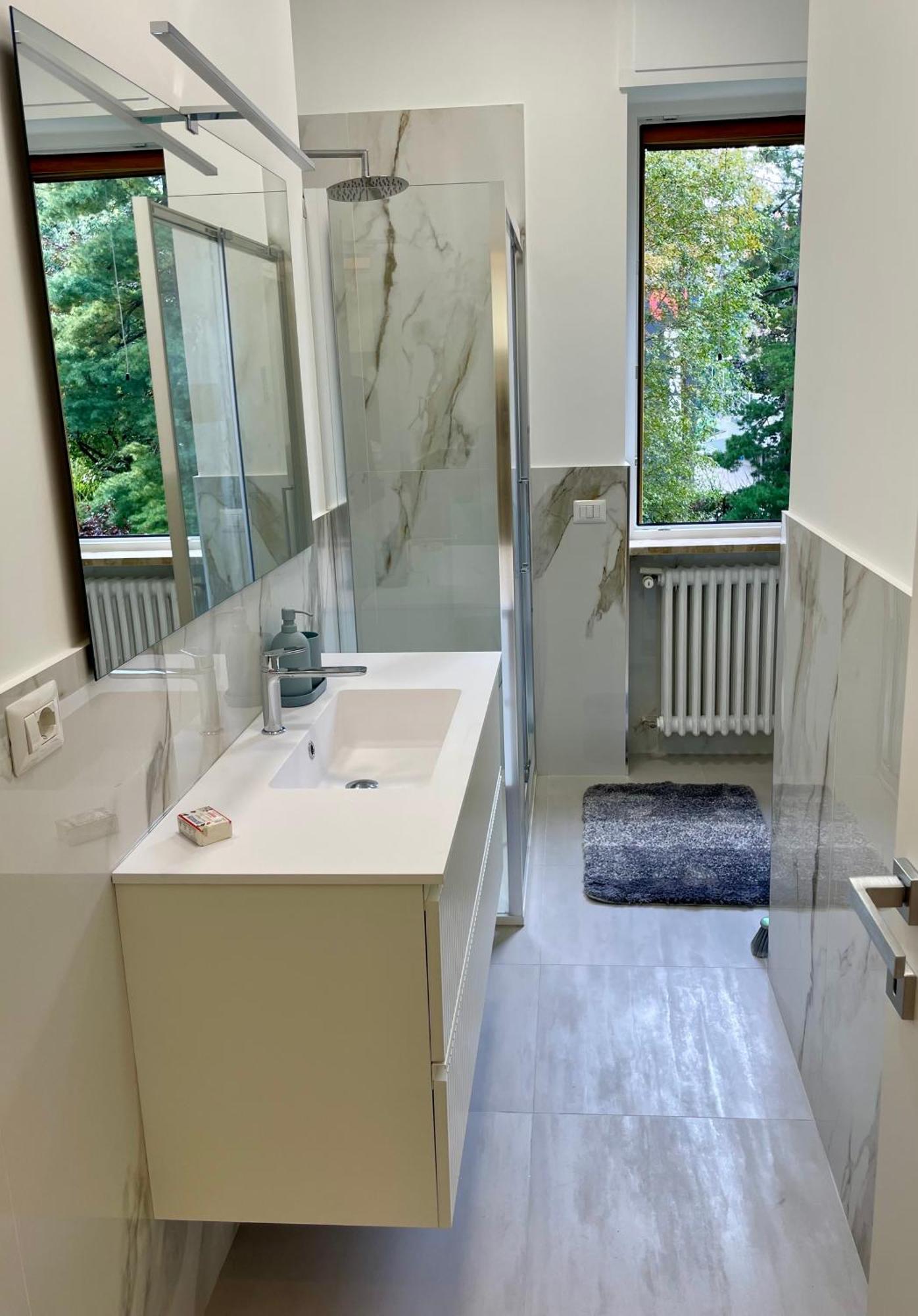 Appartement Luxury 1 Bedroom Apartment, Close To San Siro, Fiera And 10 Min Metro To Duomo Milaan