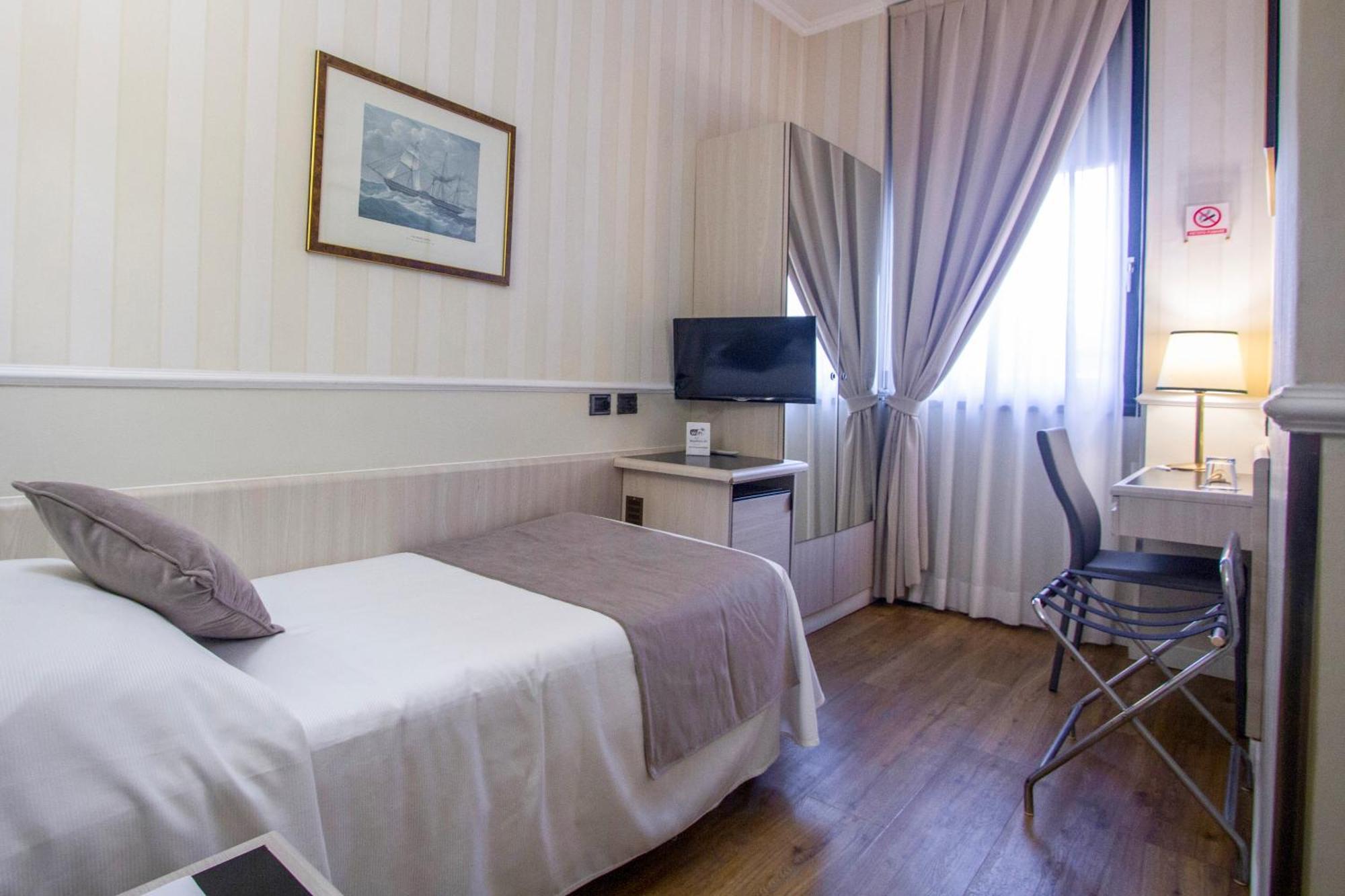 Flora Hotel 3*
