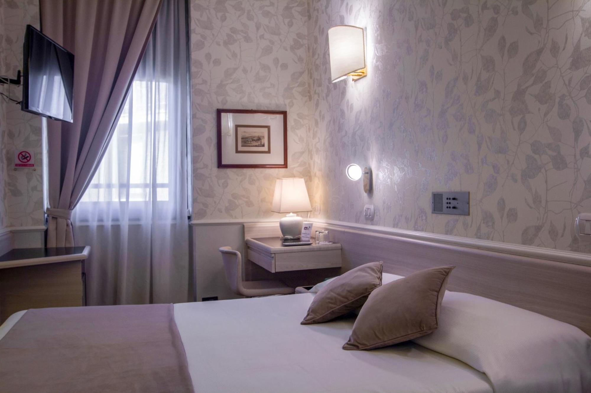 Hotel Flora 3*
