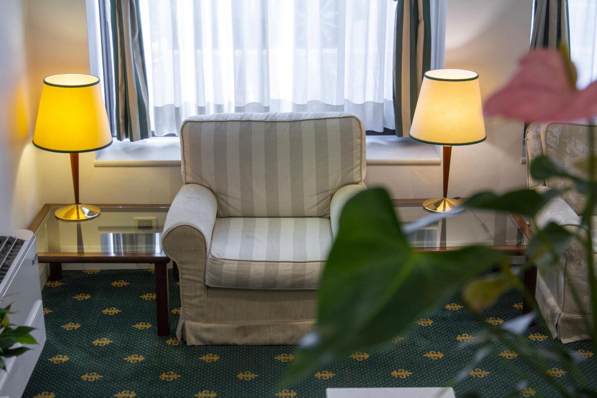 Flora Hotel