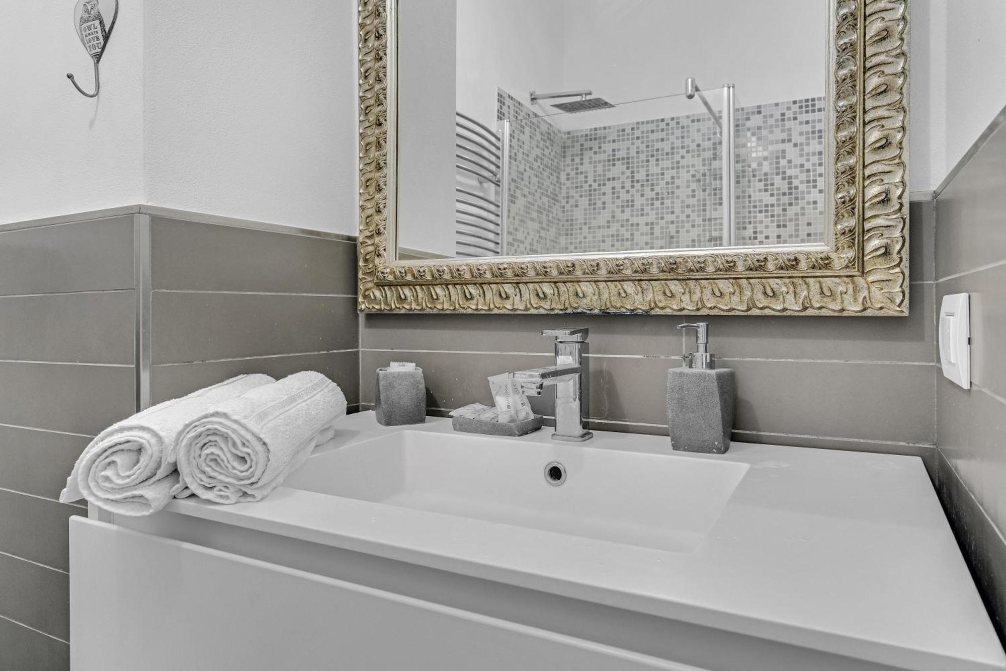Apartment Cav4 - In The Heart Of - *