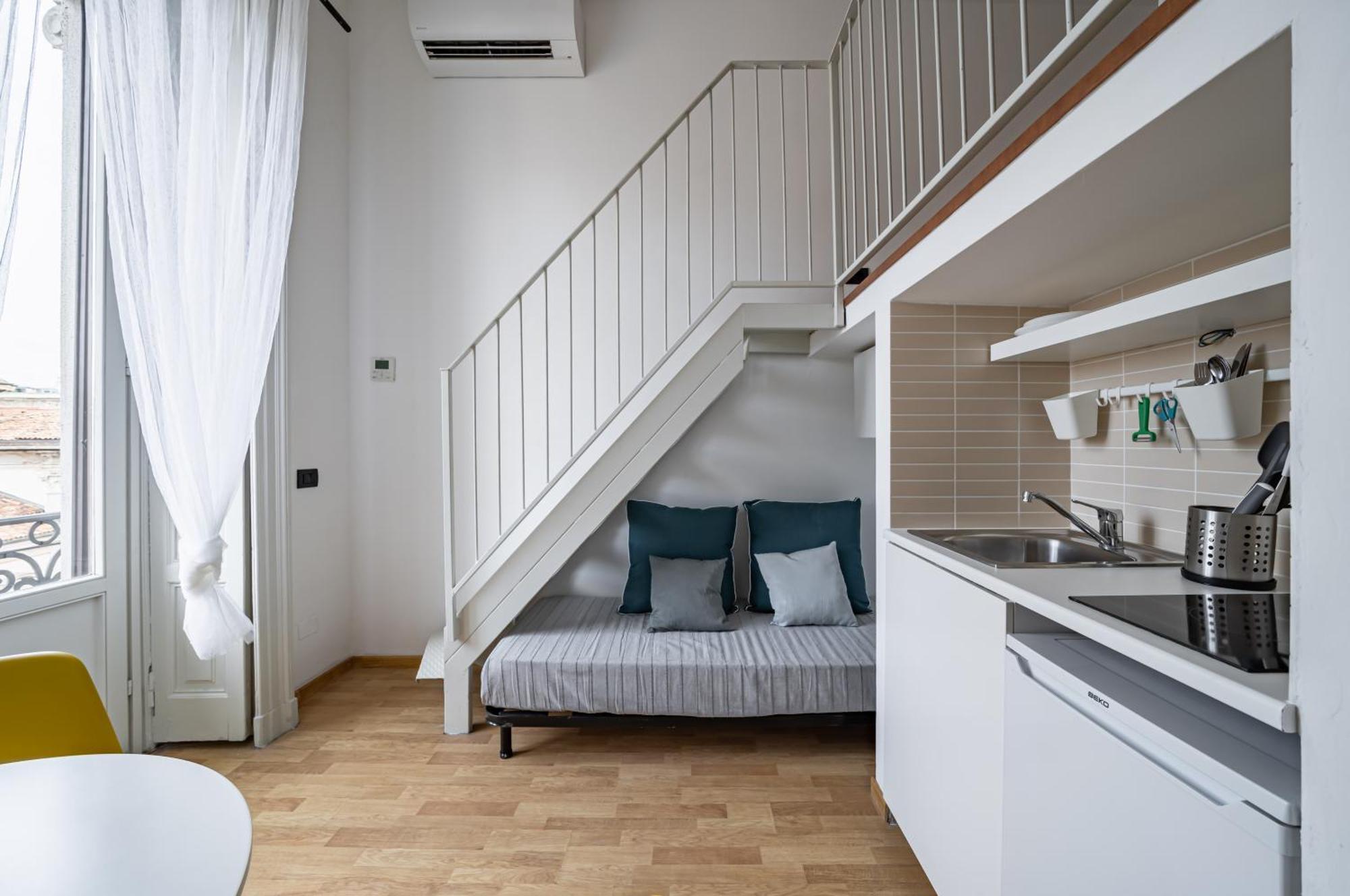 Magenta Long Let Apts * Milano