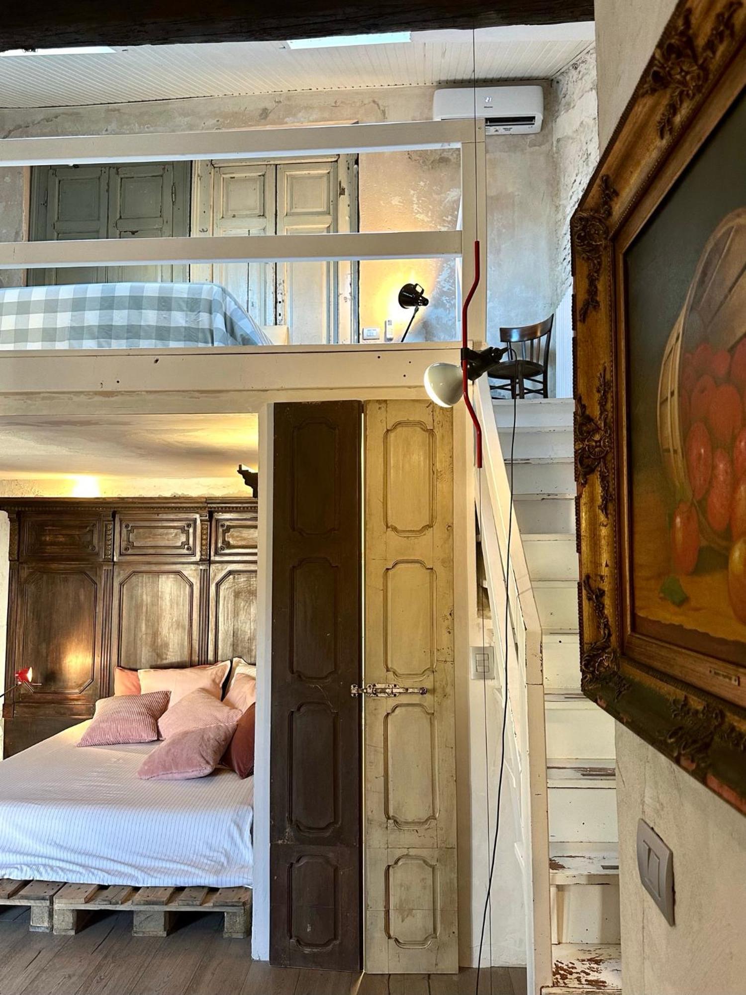 Charming And Design Attic Loft In Coolest Area Navigli Ticinese * Mailand