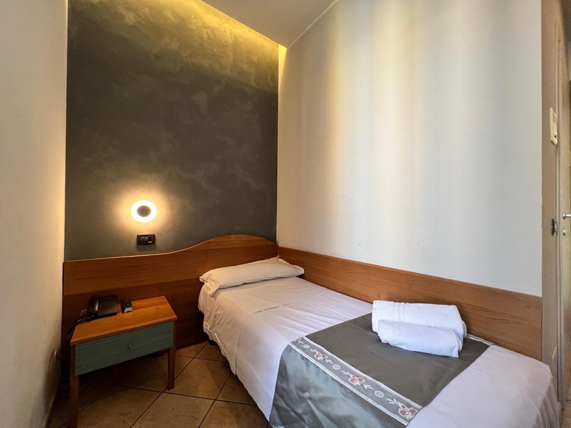 Hotel Sara 2*