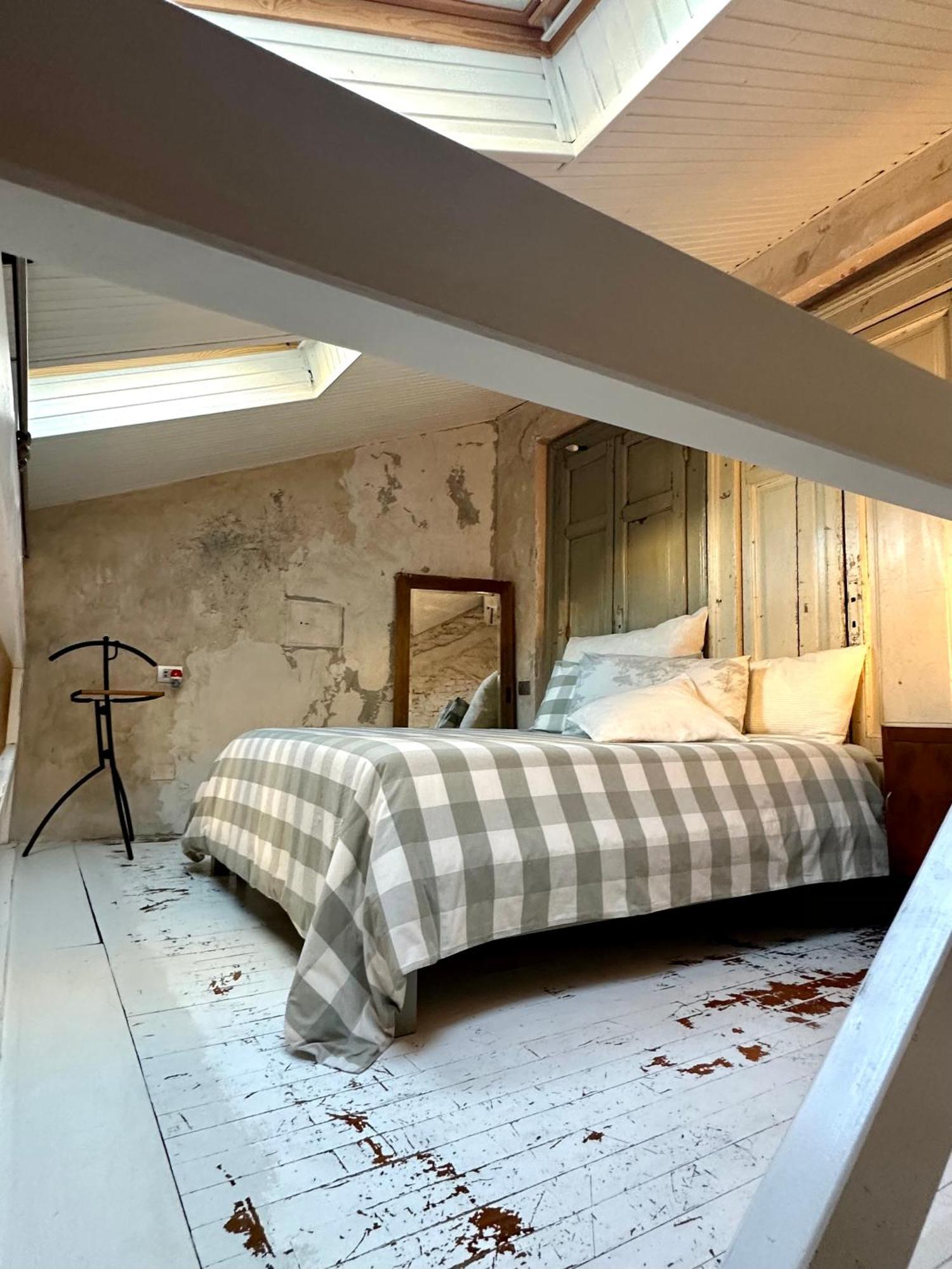 Charming And Design Attic Loft In Coolest Area Navigli Ticinese * Mailand