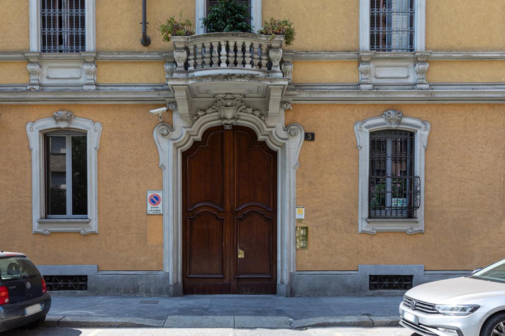 With Balcony - Collection Milan