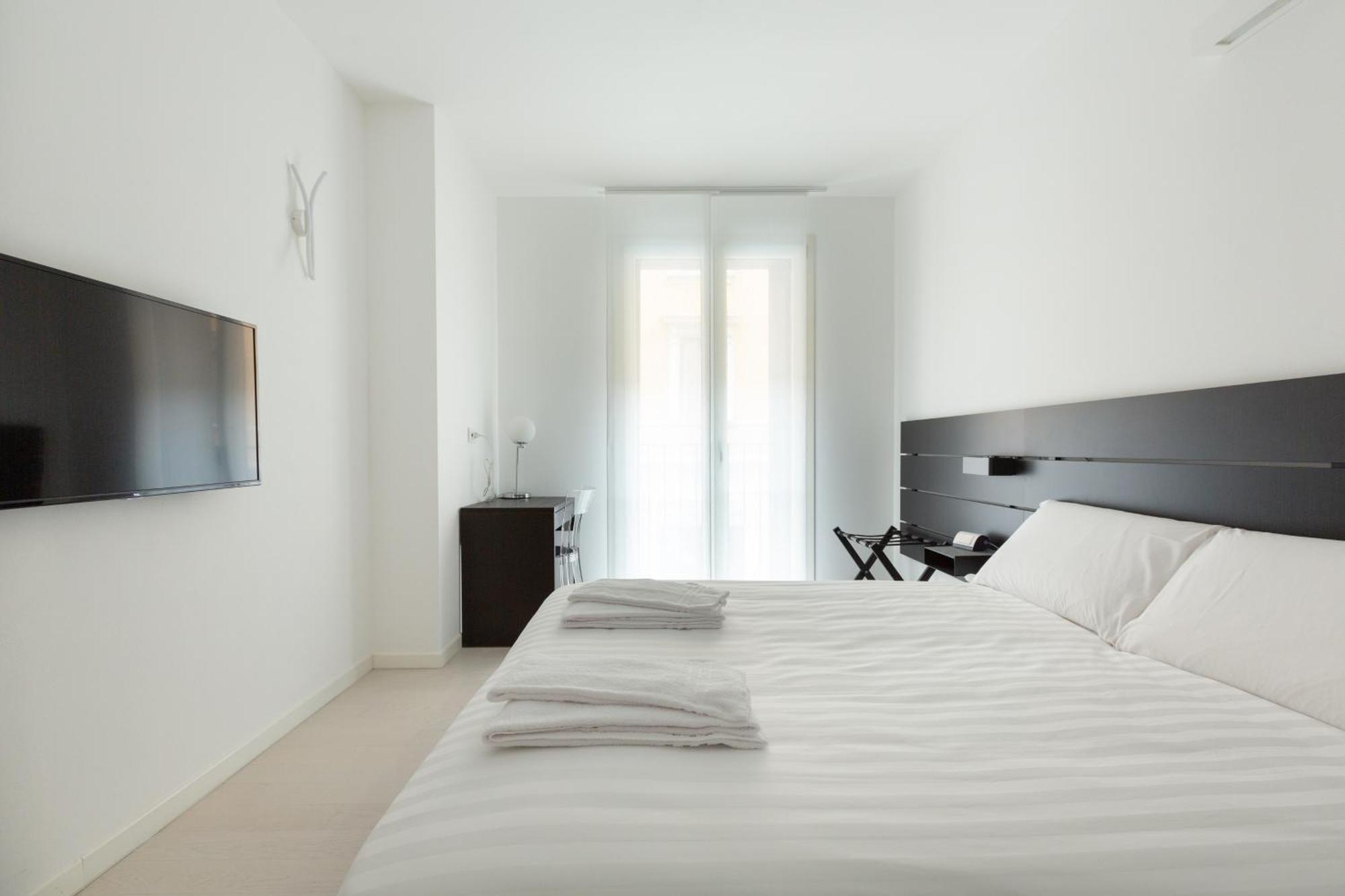 Porta Nuova Bright And Roomy Flat Milan