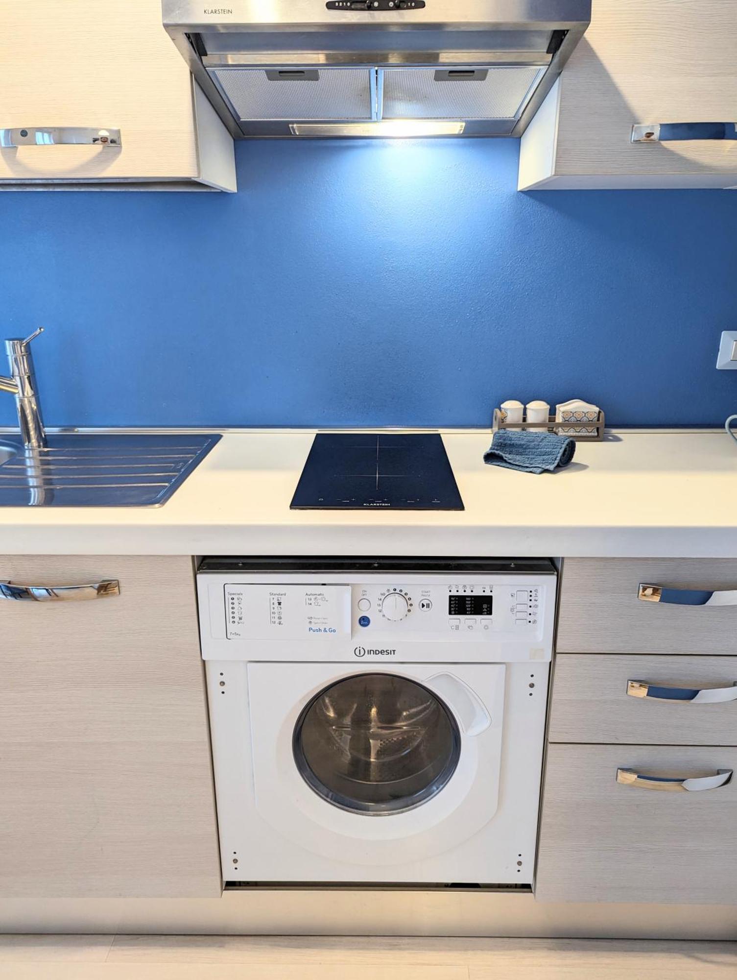 Large New Stylish Studio Apt - Metro Fast Wifi A/c Leilighet