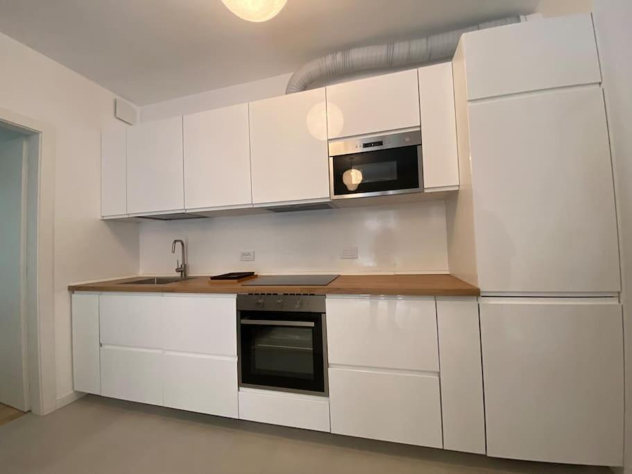 Apartment Zero 12 *