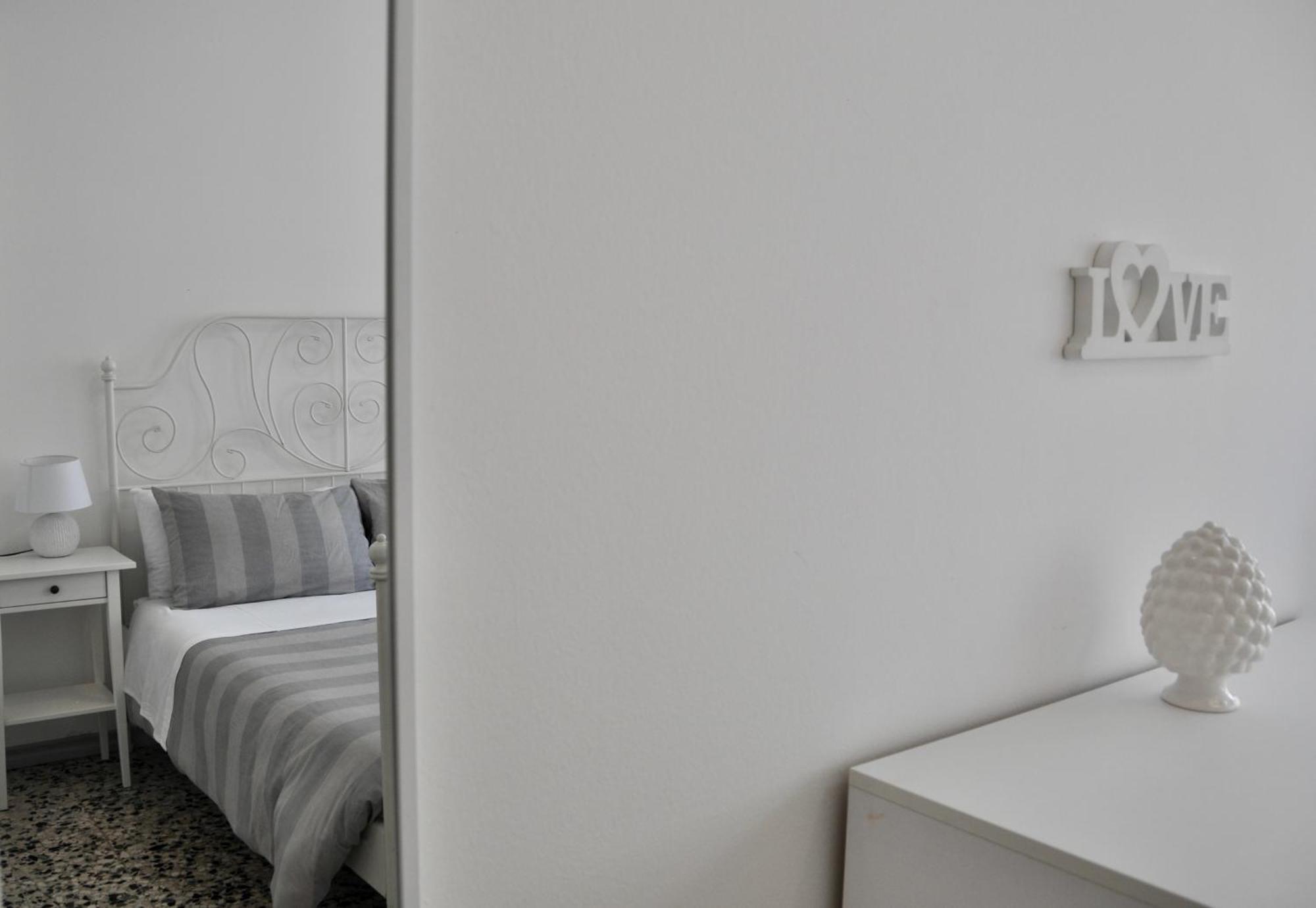 M.aurelio Red Appartement