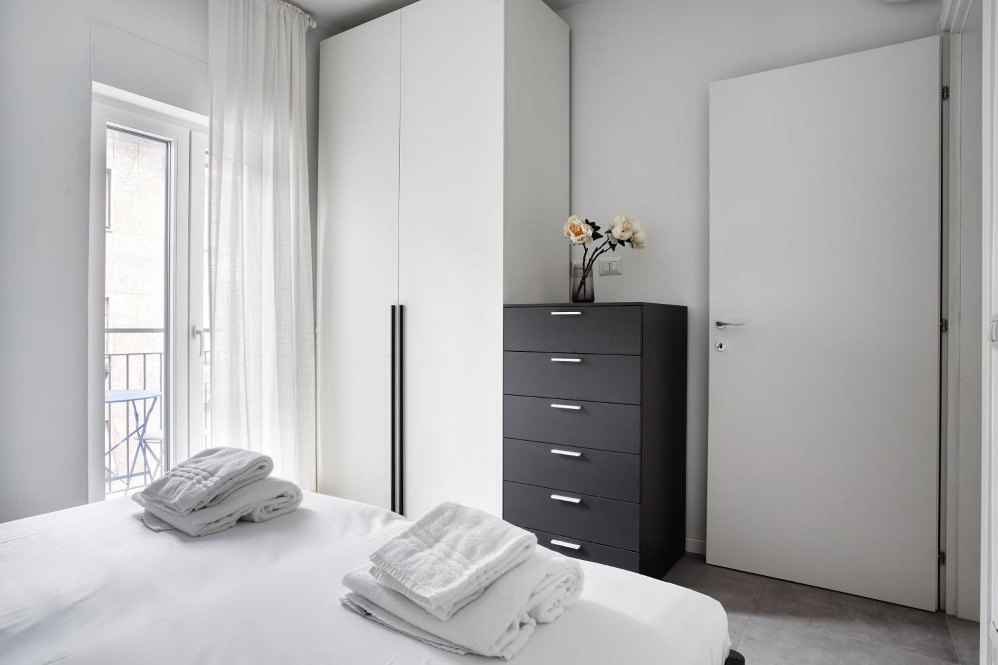 Sleek Abode In Maciachini Milano