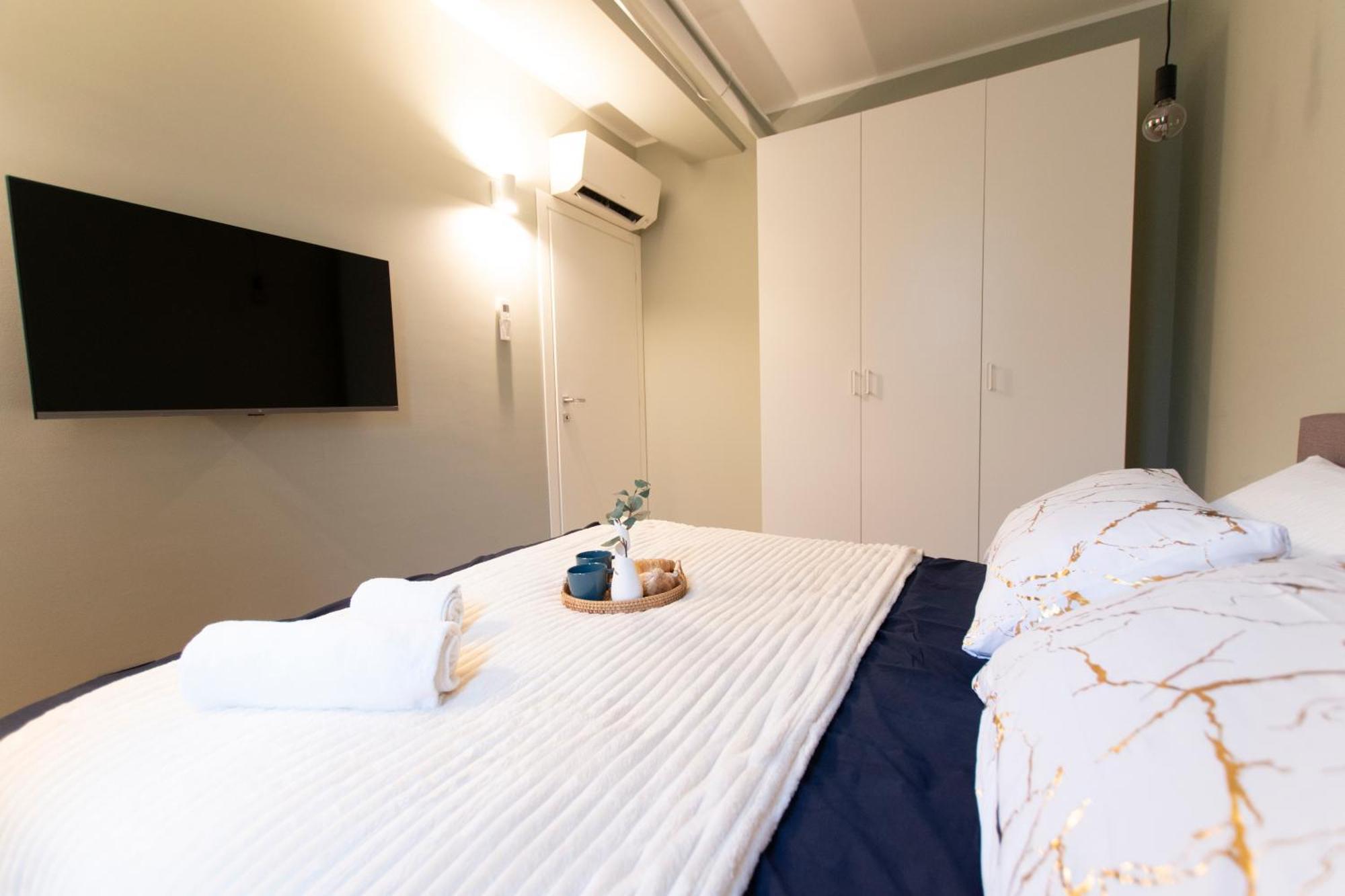 Ihost Luxury -free Parking- Plana 5 Apartment