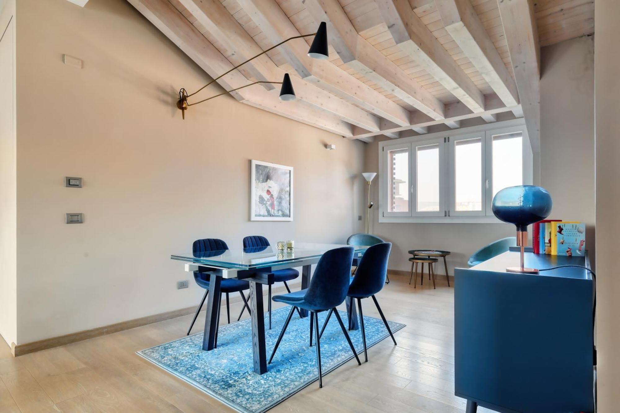 Appartamento Joivy Elegant With Parking And Balcony