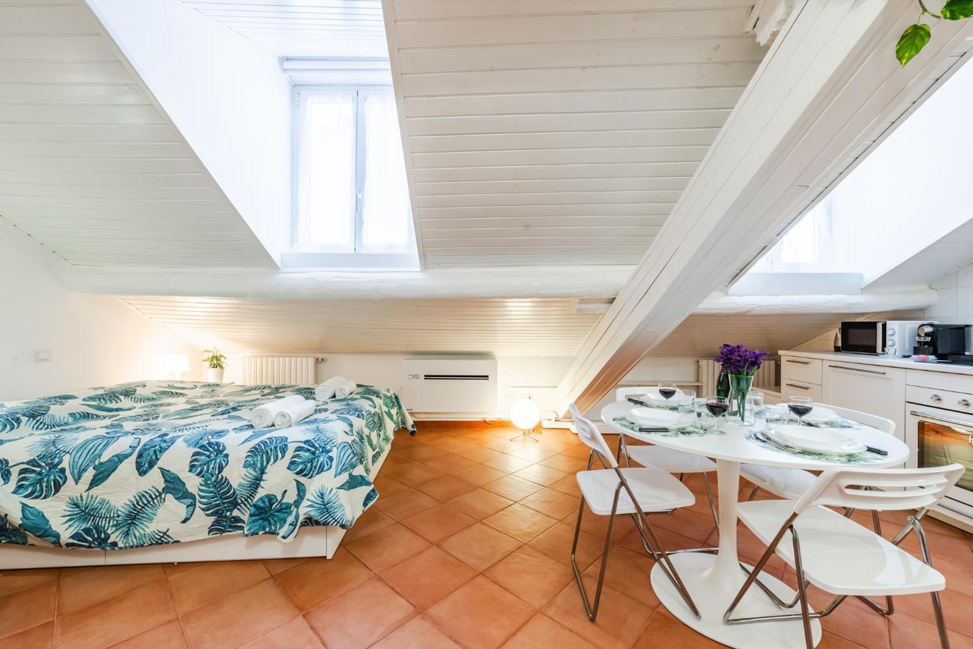 Appartement The White Jungle - San Babila Attic Milaan