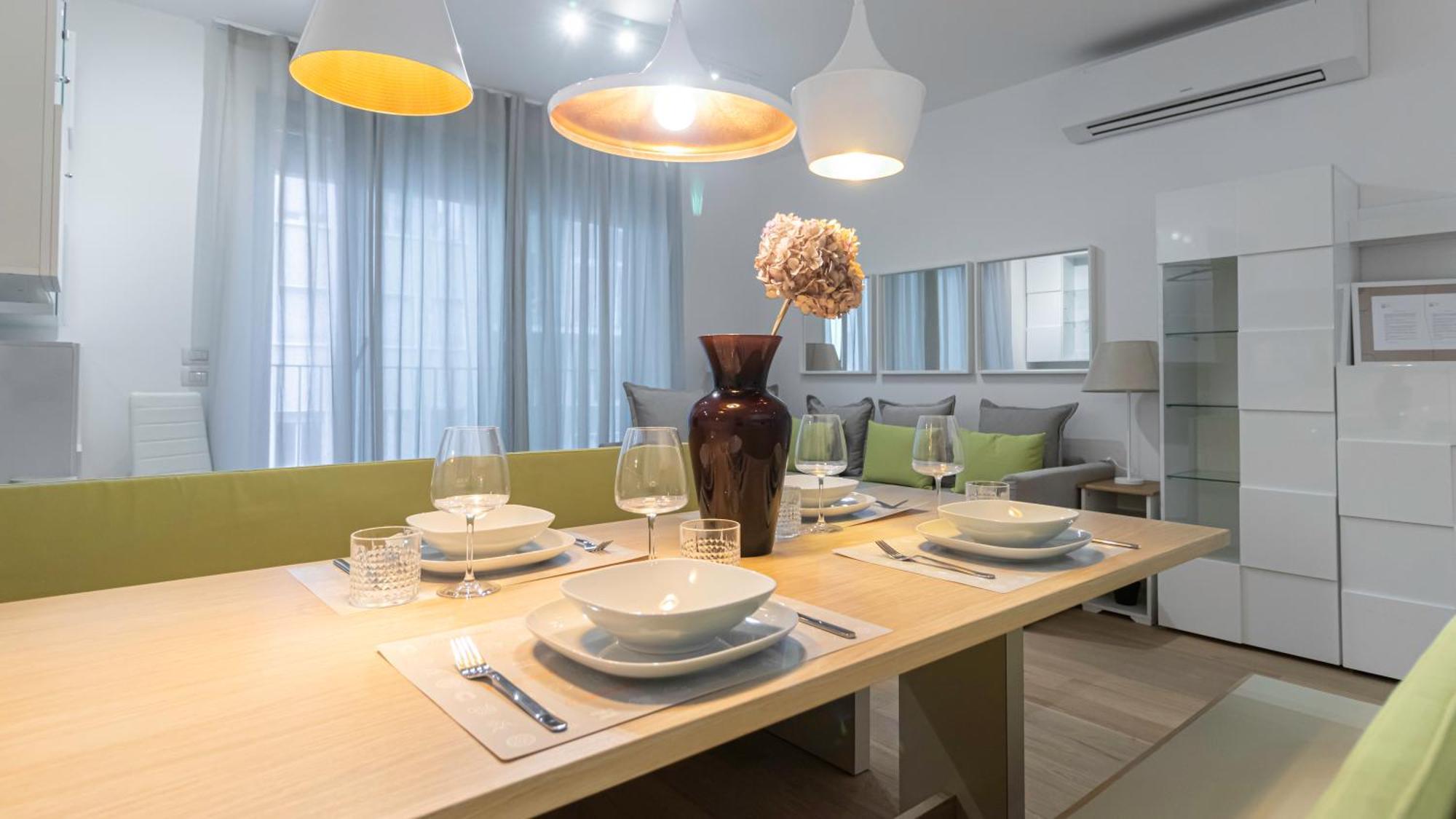 Italianway - Compagnoni 12 - Mirabel * Milano