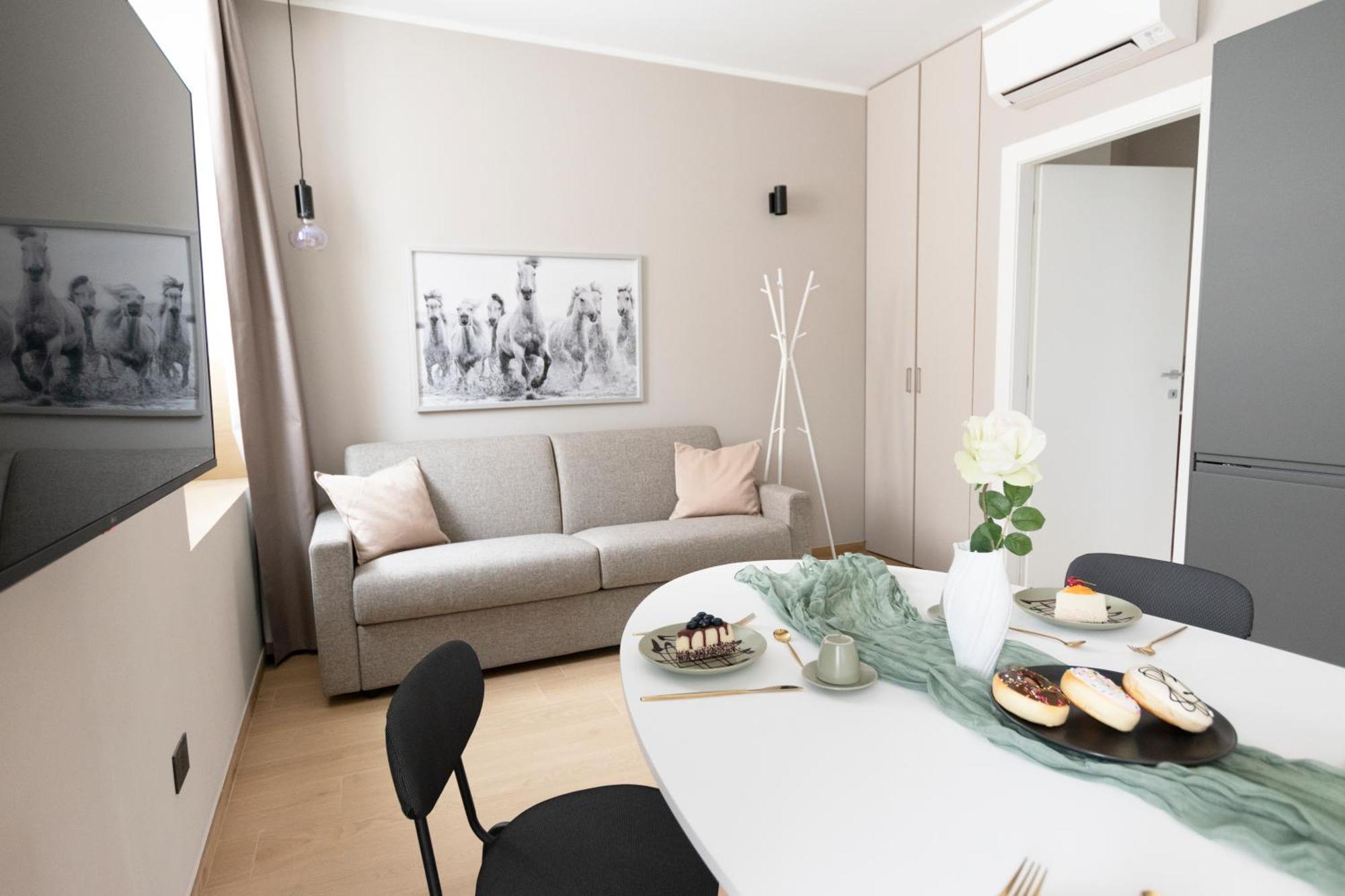 Ihost Luxury -free Parking- Plana 8 Apartment *