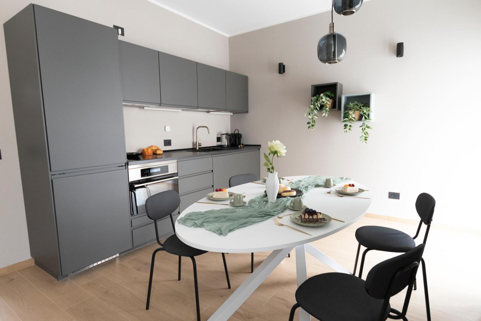 Ihost Luxury -free Parking- Plana 8 *