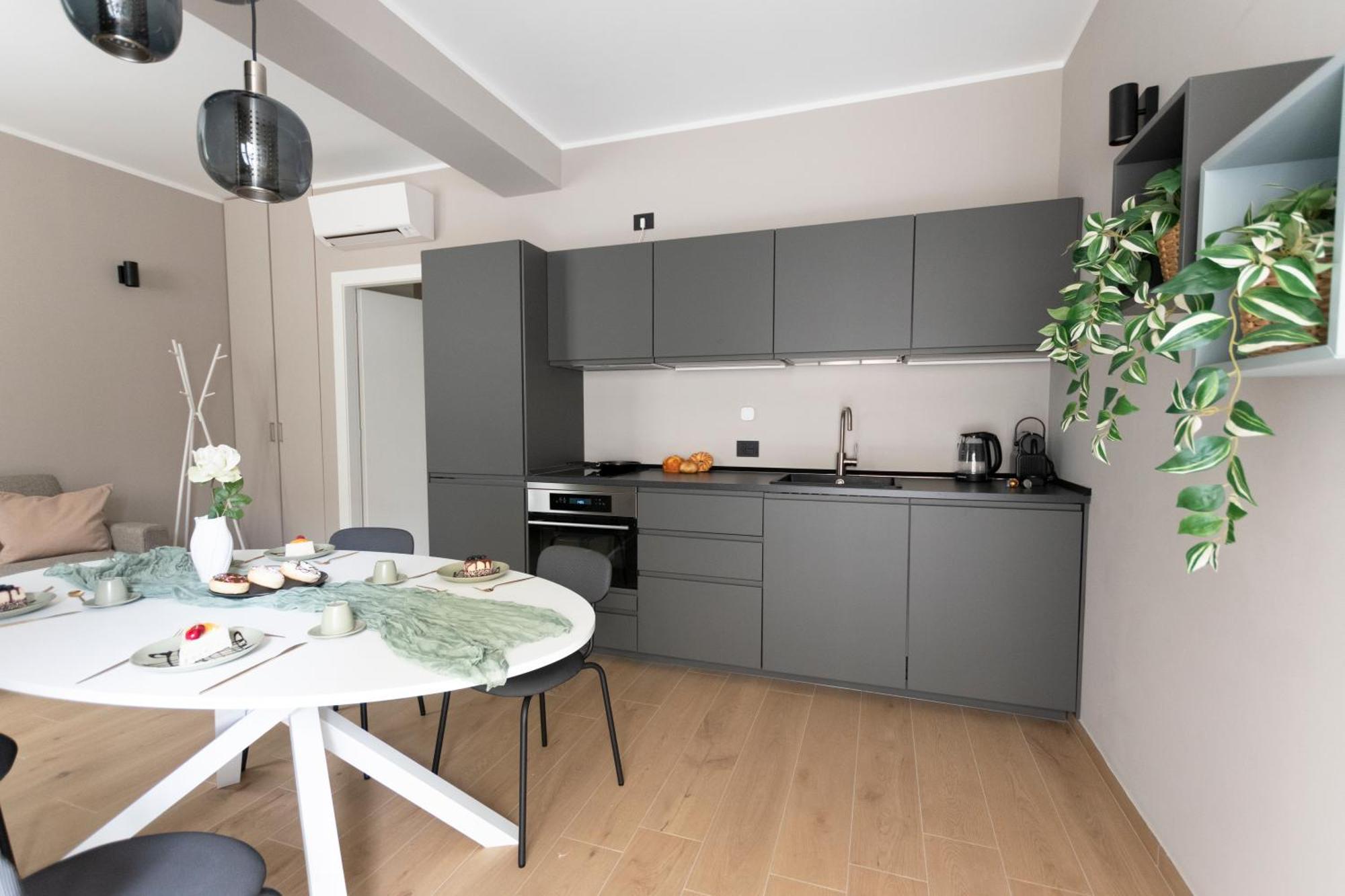 Ihost Luxury -free Parking- Plana 8 *