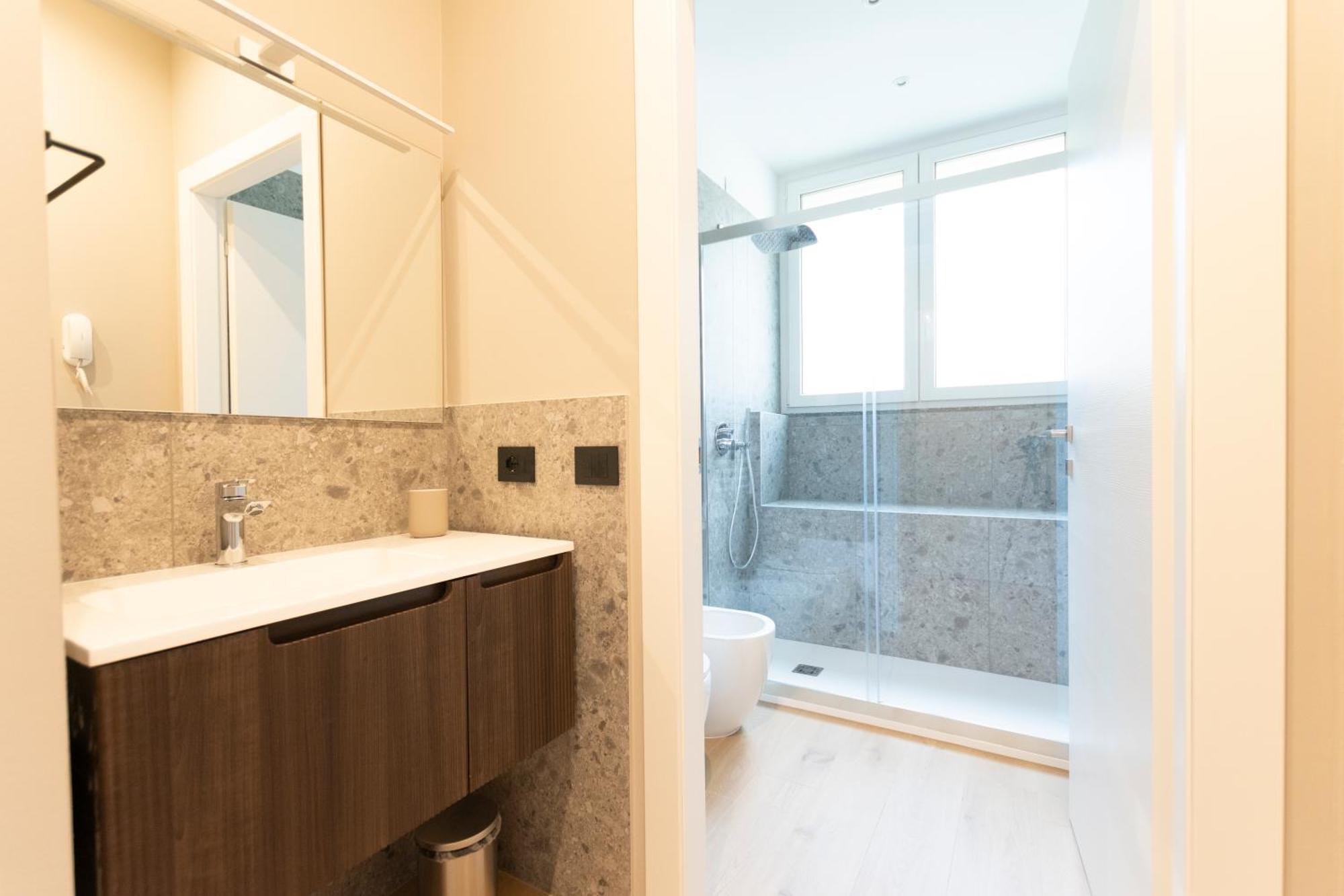Ihost Luxury -free Parking- Plana 8 Apartment