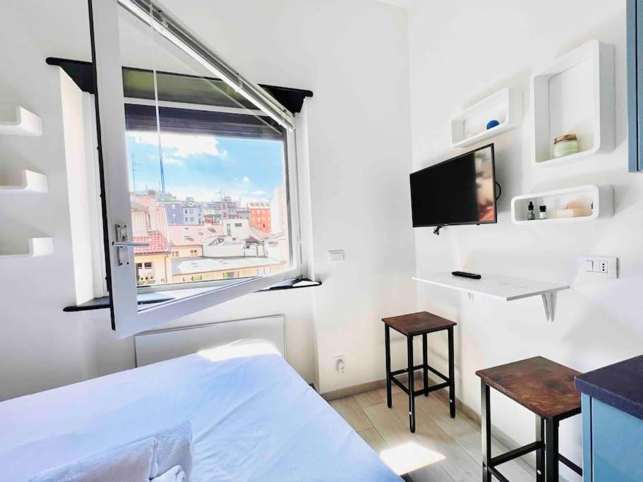 5 Min Walk To Duomo Petite Loft! Appartamento Milano
