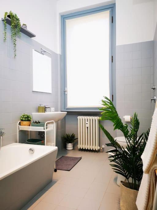 Sunny Flat 50 Meters From The Metro * Milano