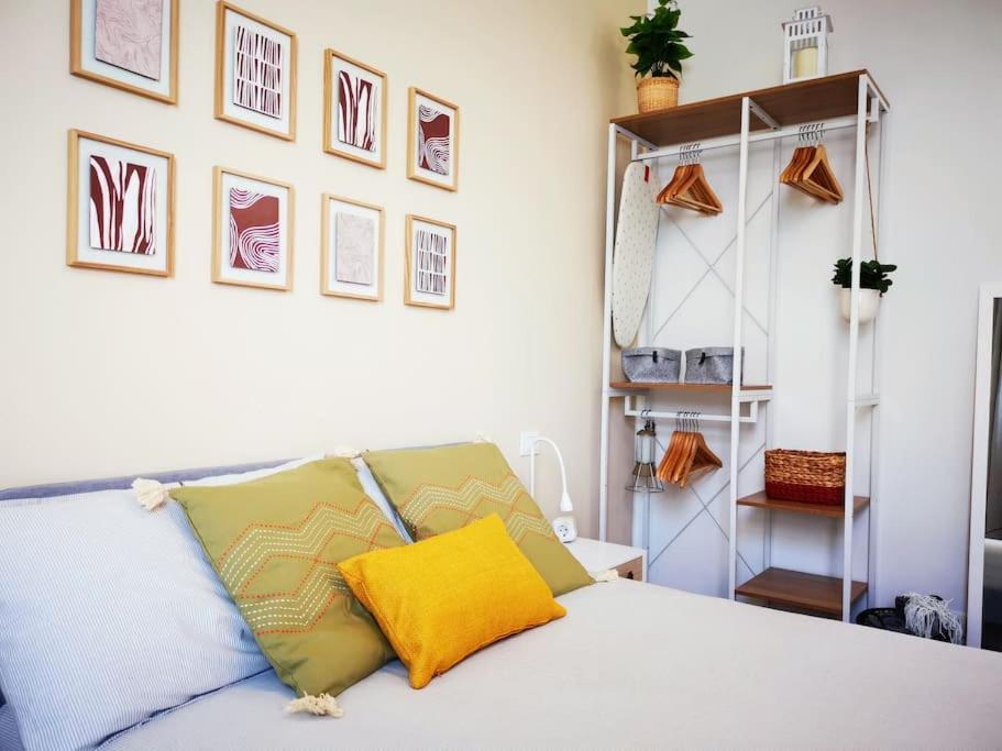 Appartamento Sunny Flat 50 Meters From The Metro Milano
