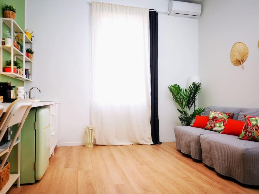 Sunny Flat 50 Meters From The Metro * Milano