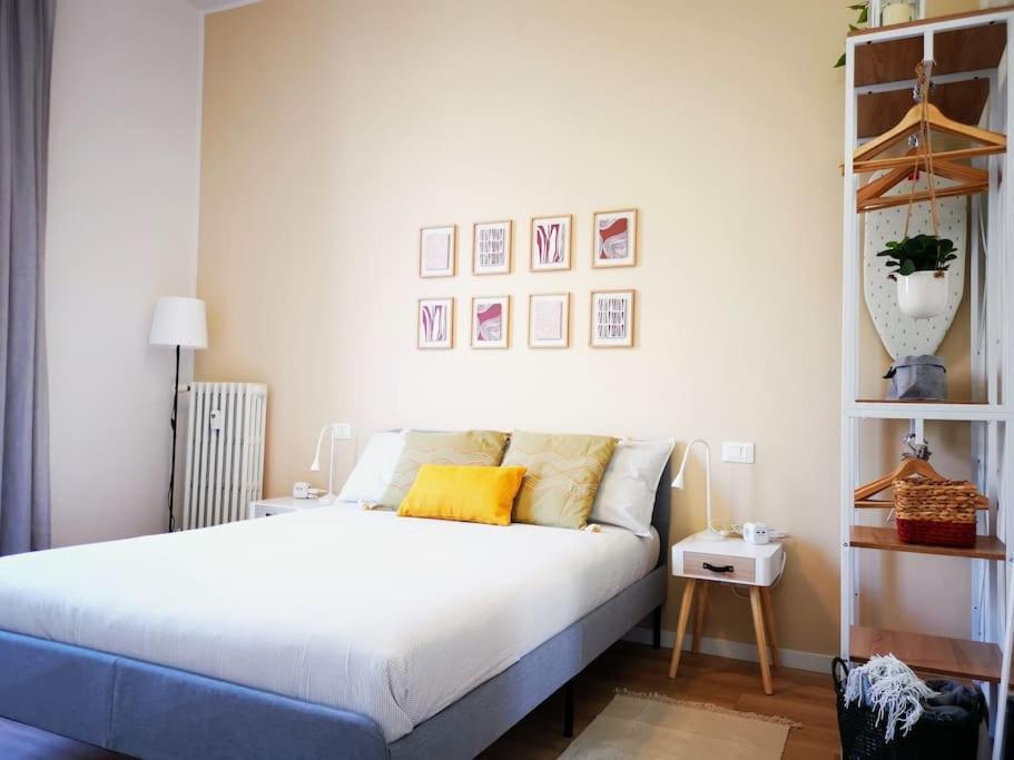 Appartamento Sunny Flat 50 Meters From The Metro *