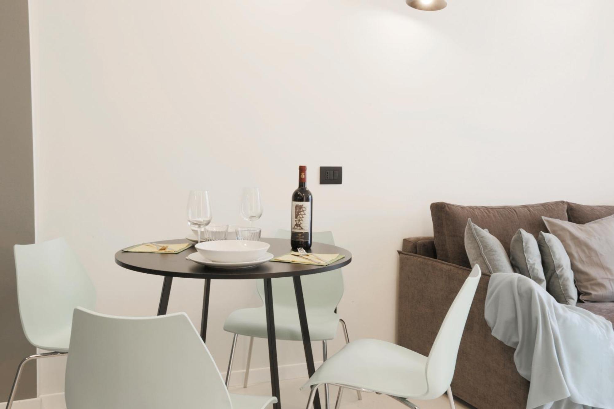 Station Modern Flat W/private Parking Milano