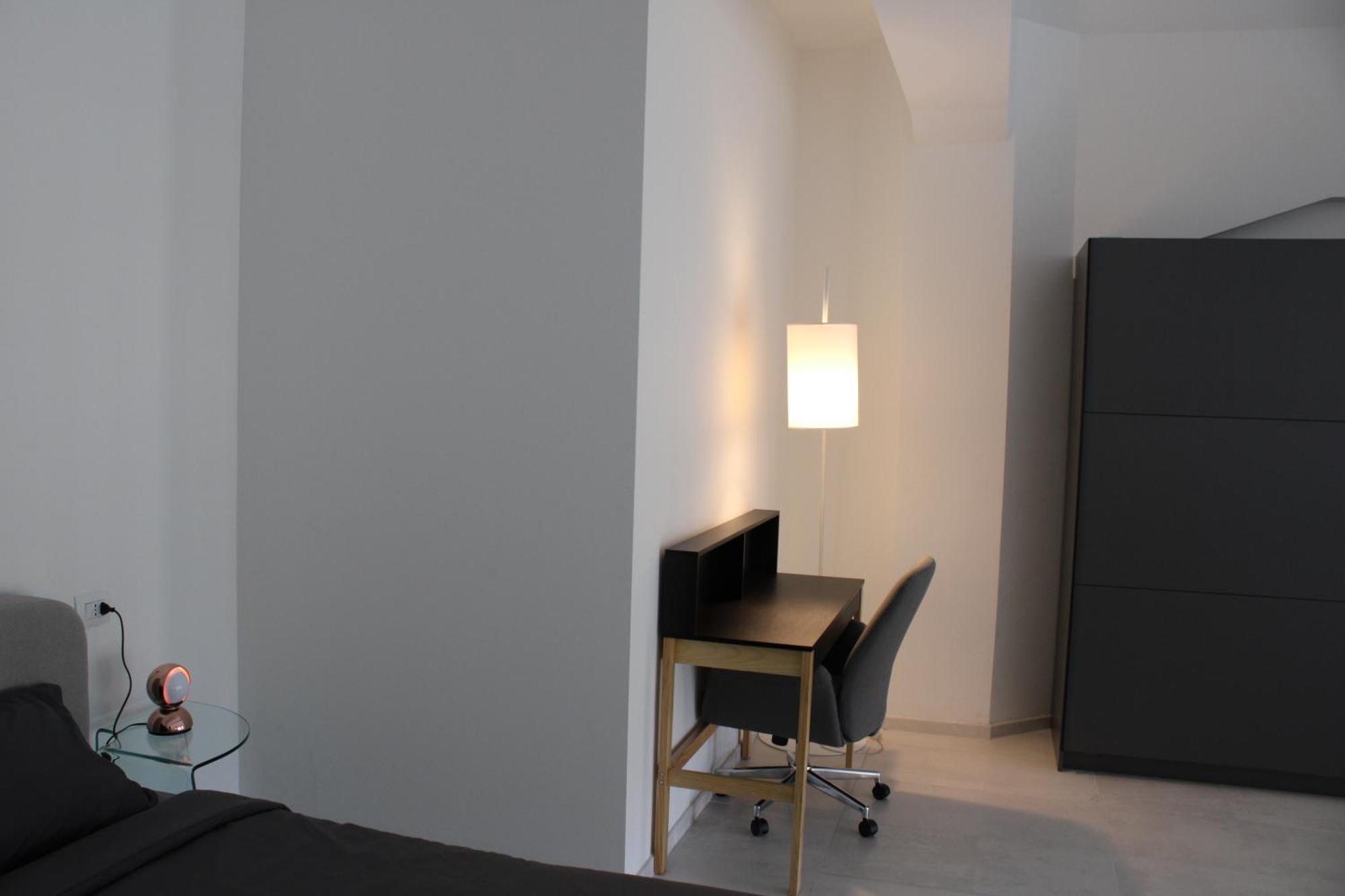 Space Loft - Close To M5 Subway - Free Parking - Sky & Netflix Tv *