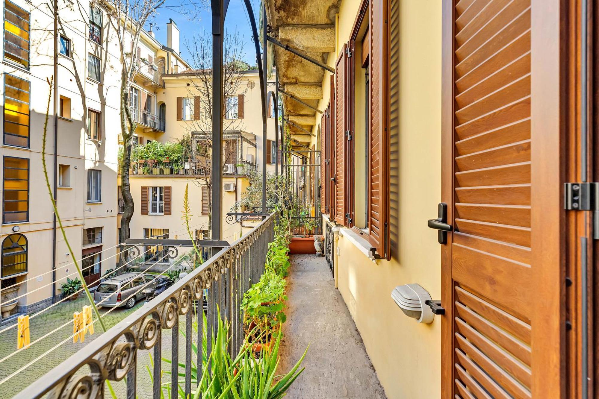 Charming & Bright In The Heart Of - Balcony