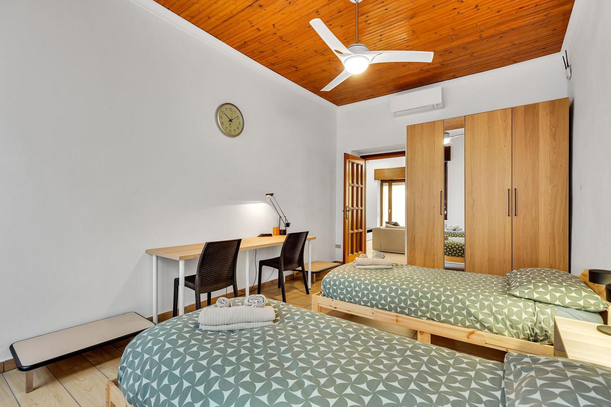 Charming & Bright In The Heart Of - Balcony Lejlighed