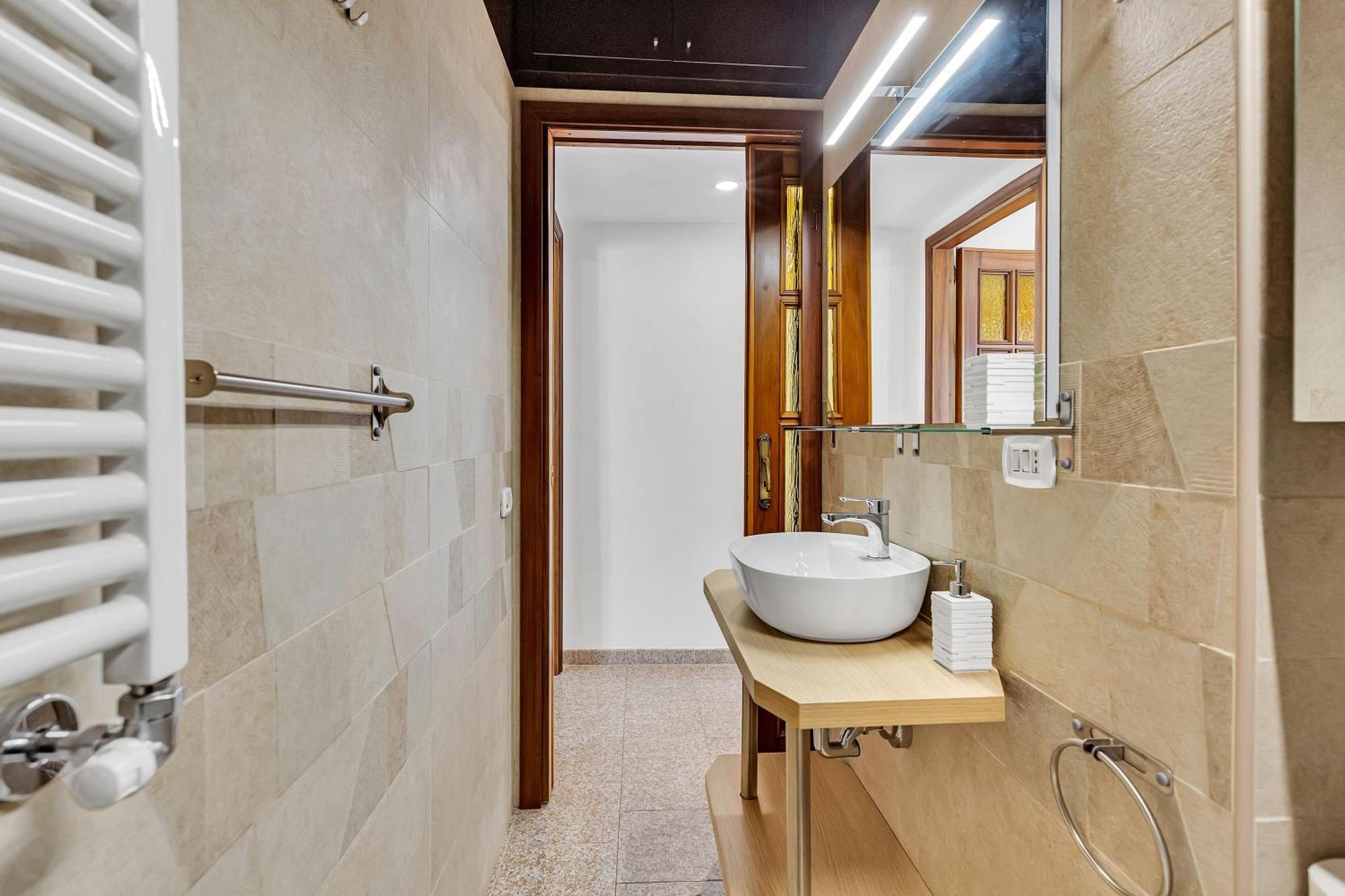 Charming & Bright In The Heart Of - Balcony Lejlighed