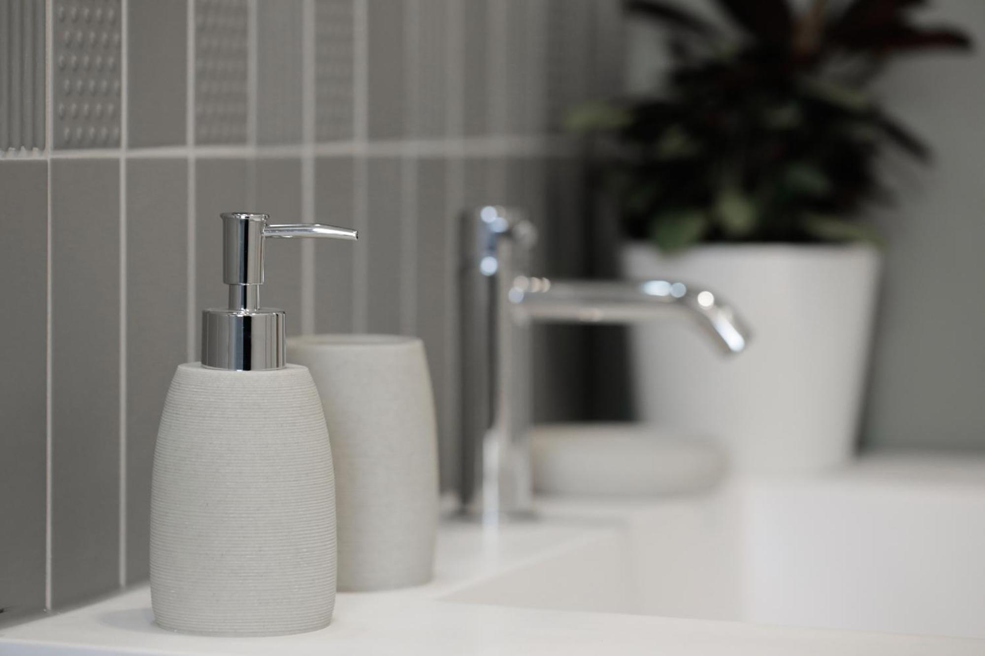 Station Modern Flat W/private Parking Milano