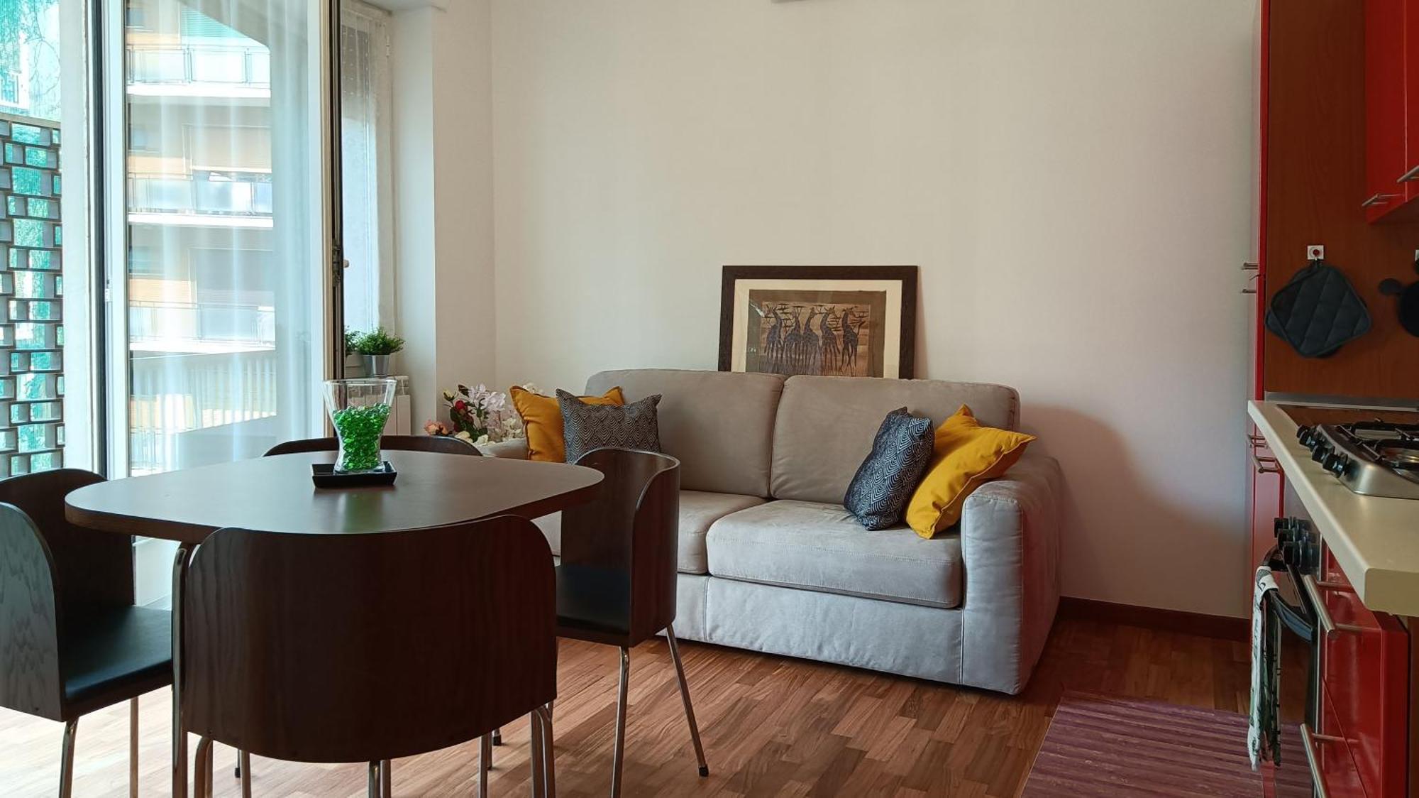 Sahi - Via Dei Ciclamini Mm1 Primaticcio, Stadio San Siro, Ospedale San Carlo * Milaan