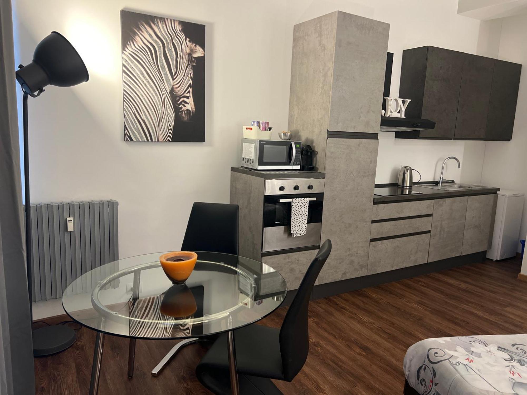 Appartement Milanoflats - New Beautiful Fully Equipped With A View Of Piazza San Camillo - 5 Minutes From Station, M2, M3, Airport Shuttle Milaan