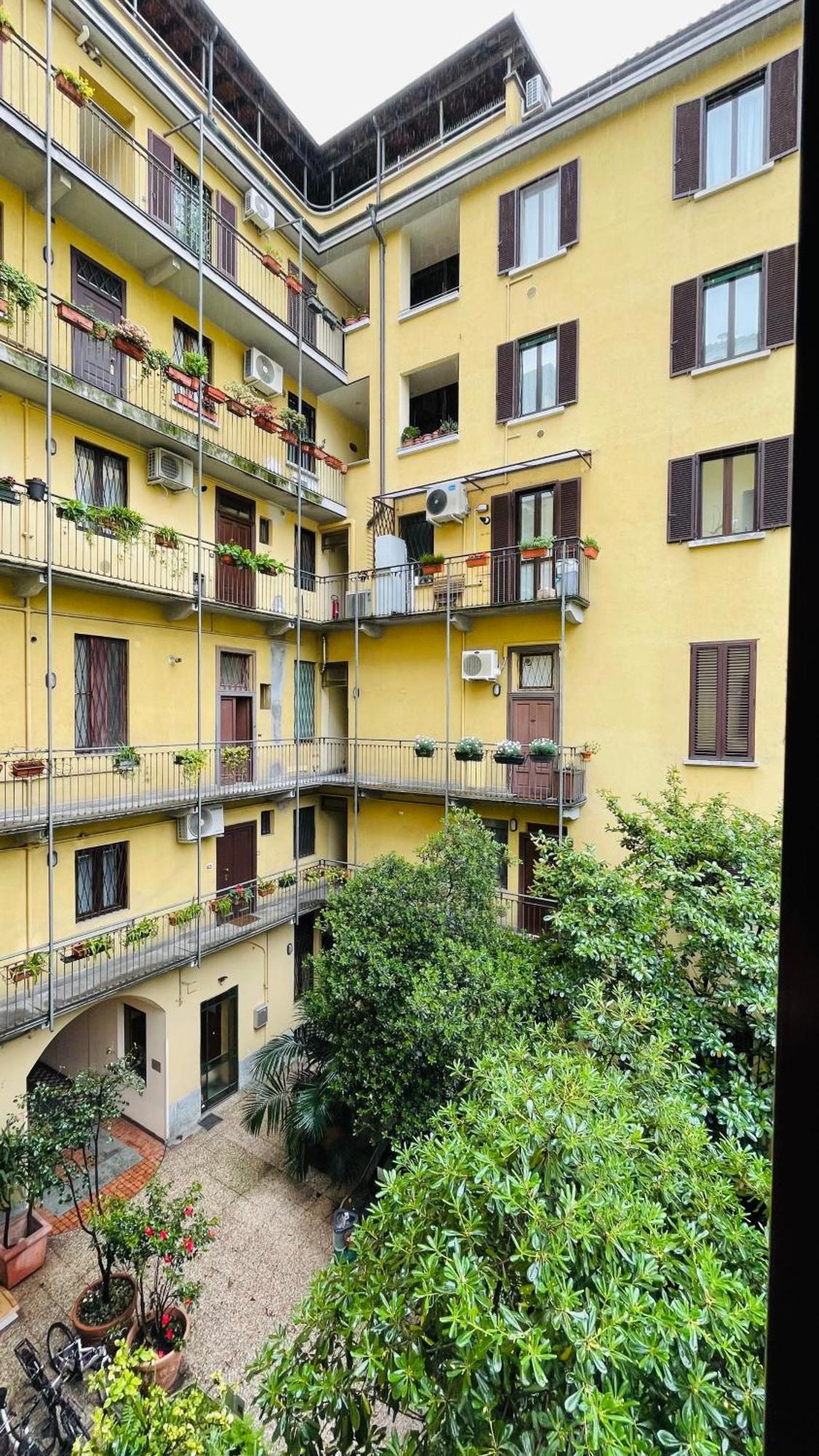 Appartamento Charming Flat, And Close To Metro Milano