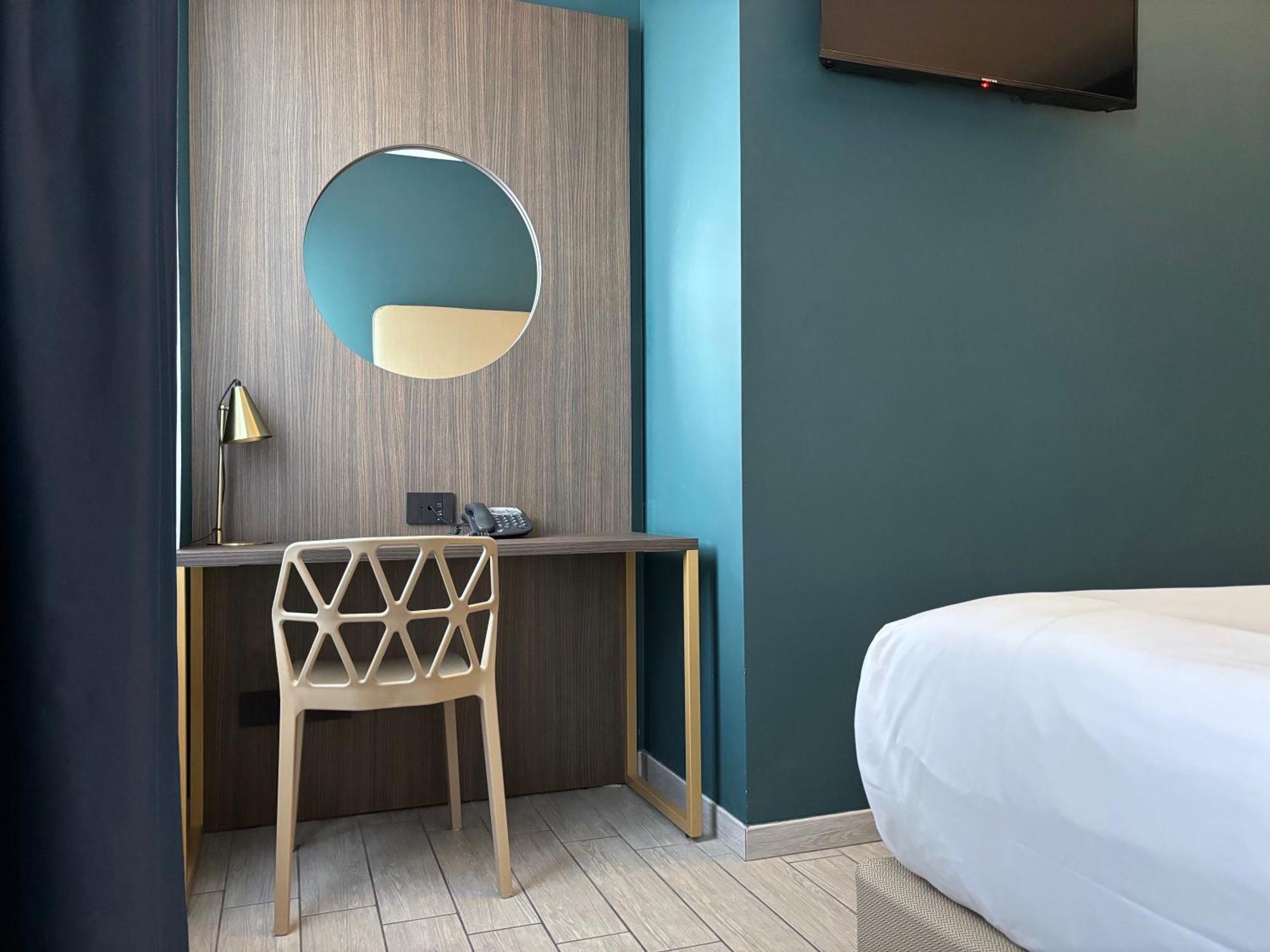 Av Hotell