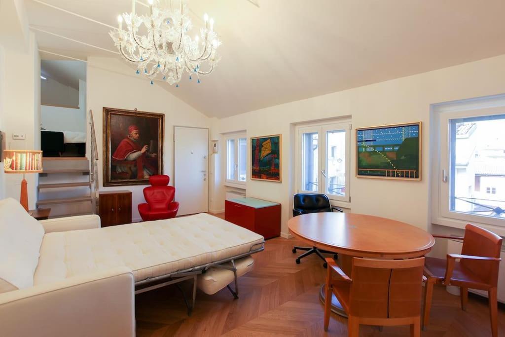 Monte Napoleone Design *