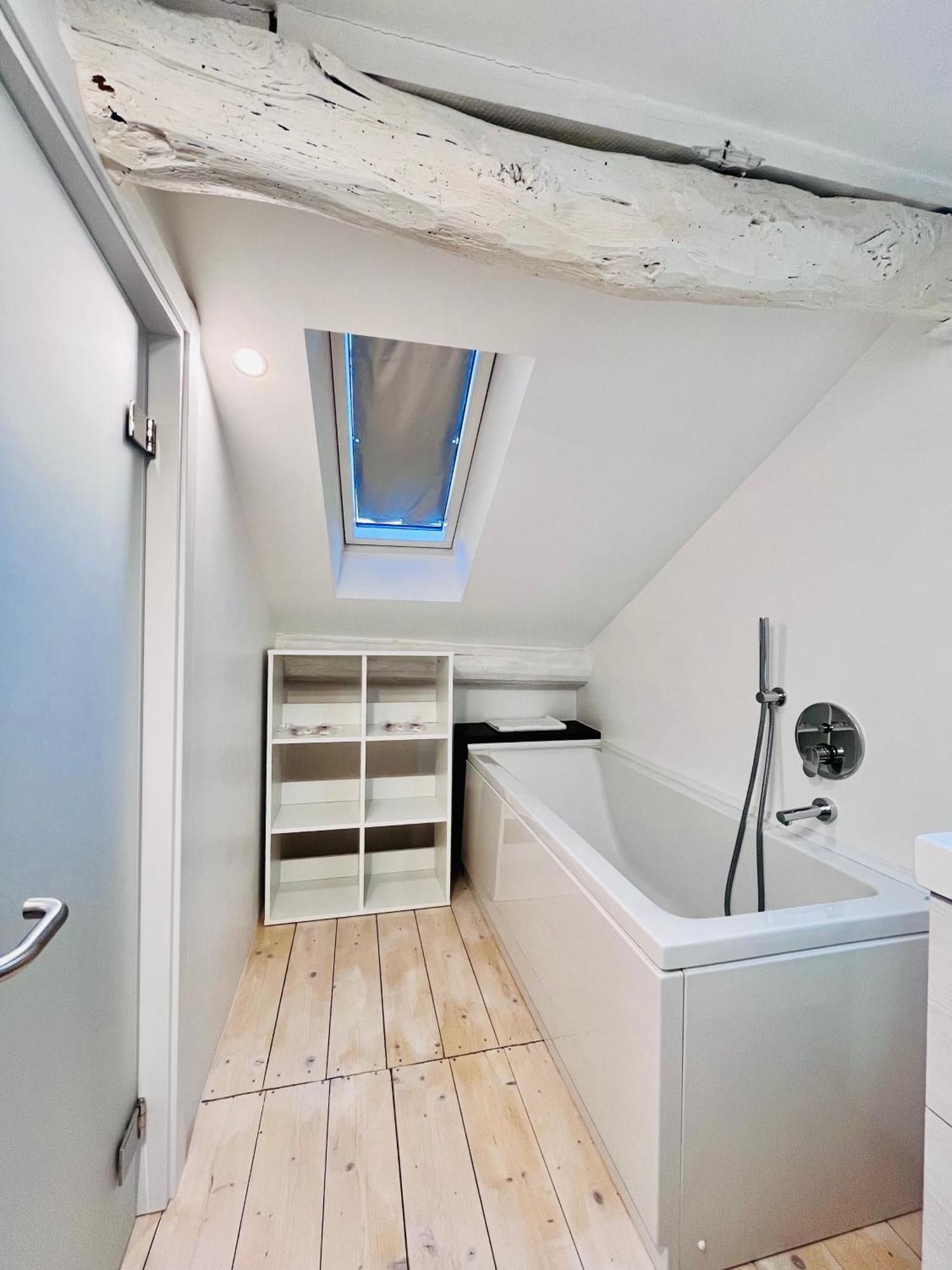 Riverside Loft Navigli - Spacious Two-bedroom Lejlighed