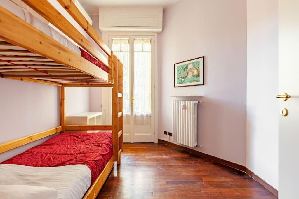Appartement Sunshine-filled On Subway Milaan
