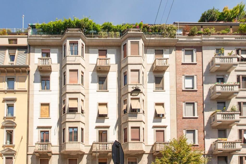Sunshine-filled On Subway Appartement