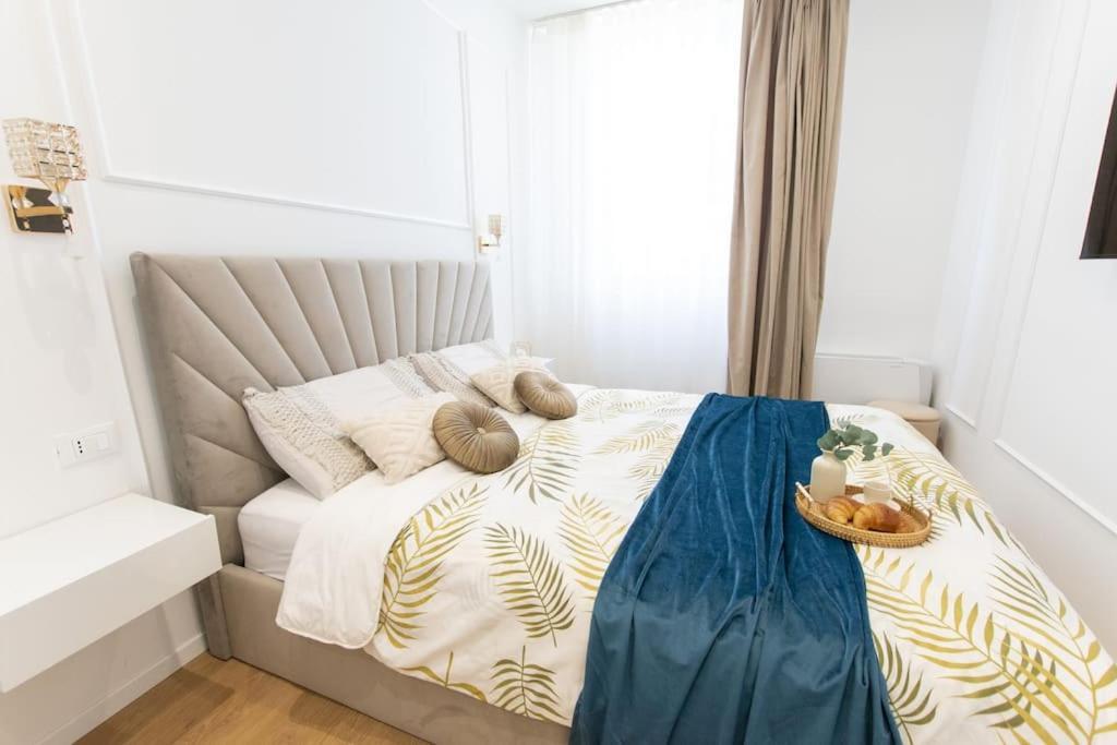 We - Prada Luxury Apartment *