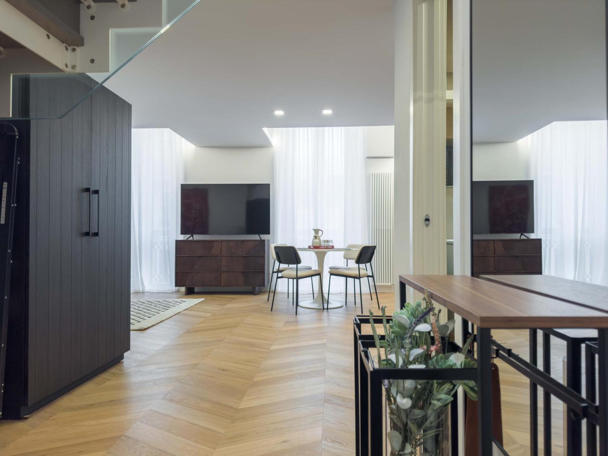 Design Su 2 Piani Via Della Spiga Appartamento *
