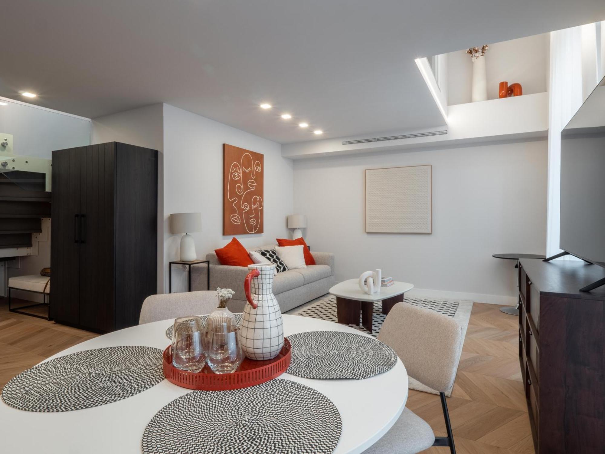 Appartamento Design Su 2 Piani Via Della Spiga Milano